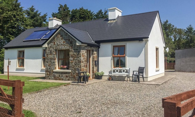 Cloonkee Cottage | CLOONKEE COTTAGE, family friendly in Ballina, County Mayo