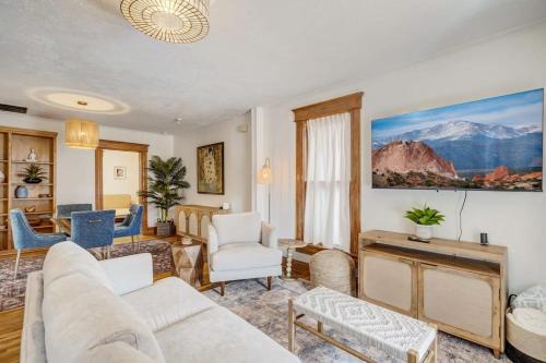 West Colorado Springs Apartment | Close to All the Action Walk to Garden of the Gods