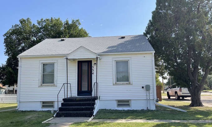 Russell House | Close to Lake Wilson, Quiet Small Town, Home on Corner Lot, Large Circle Drive
