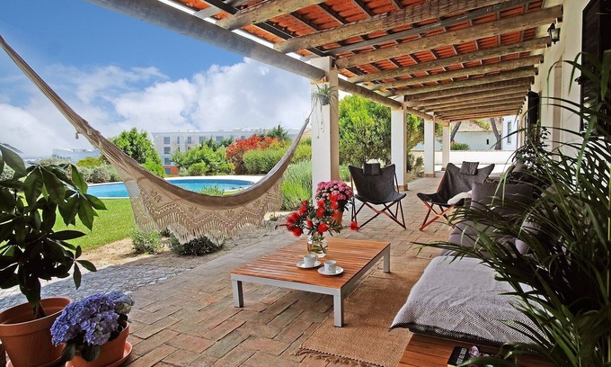 Santana Villa | Close to SESIMBRA, tranquility, swimming pool, terrace, gardens, 10 min from the beach