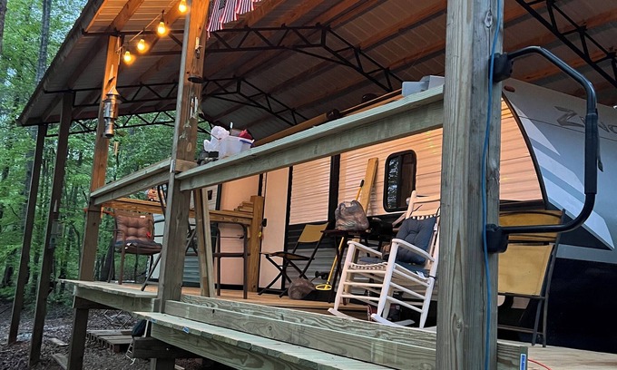 Delta RV Rental | Close to Talladega, Cheha Mountain State Park, Lake Wedowee, and fishing.