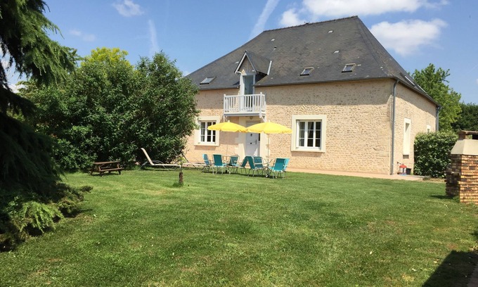 Epineu-le-Chevreuil Cottage | CLOSE TO THE MANS. CIRCUIT OF 24 HOURS, ZOO OF THE ARROW .SABLE, CASTLE OF THE LOIR