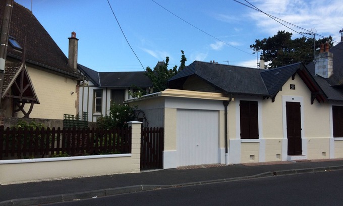 Cabourg House | Close to the Beach and the town center Charming detached house with garden