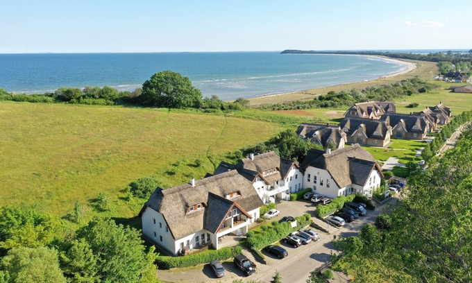 Lobbe Apartment | Close to the beach with balcony, use of swimming pool and sauna - Strandhaus Mönchgut FeWo11
