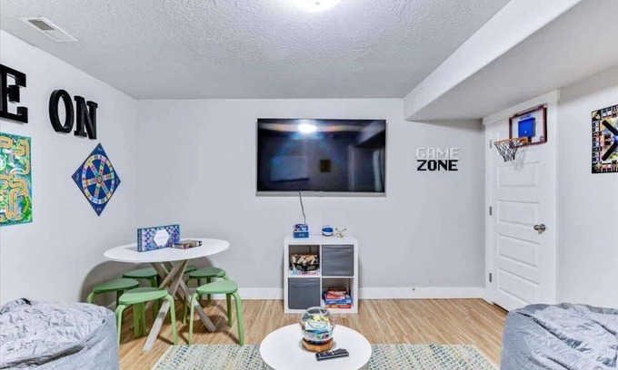 Sunset Heights House | Close to UVU & BYU, Golf Course, Pet Friendly