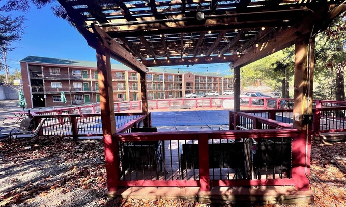 Indian Point Condo | Closest accommodations to Silver Dollar City!! With Fee Shuttle!!