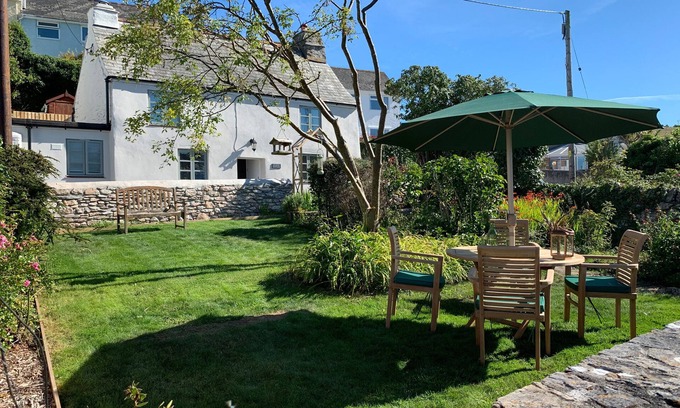 Turnchapel Cottage | CLOVER COTTAGE, pet friendly, character holiday cottage in Hooe