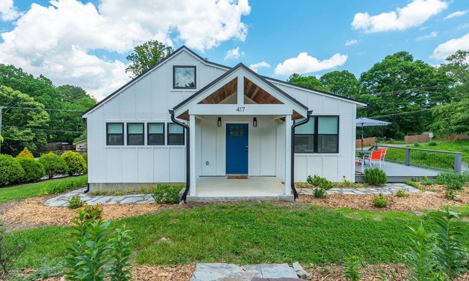 Black Mountain House | Clover Hill Cottage | Pet-Friendly, Spacious Yard & 5 min. to Black Mtn!
