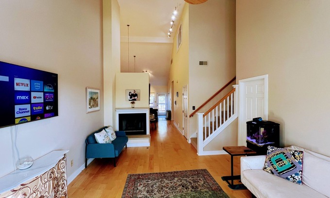 Bloomington Condo | Clownfish Condo: Walk to IU+Downtown & Pickle-ball + Ping-pong
