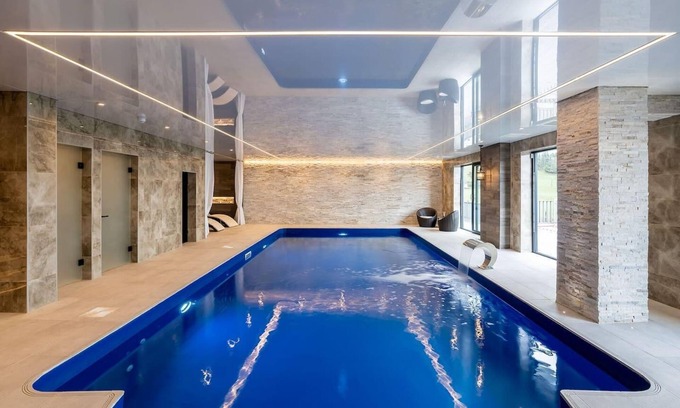 Llanbedr-dyffryn-clwyd House | Clwyd Gate Manor Pool Sauna HotTub Cave Wales