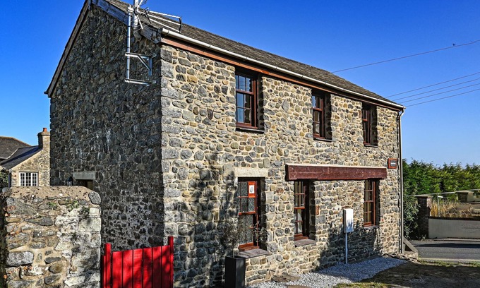Aberaeron Cottage | Coach House - Panteg Road is Located in the Beautiful Georgian Town of Aberaeron