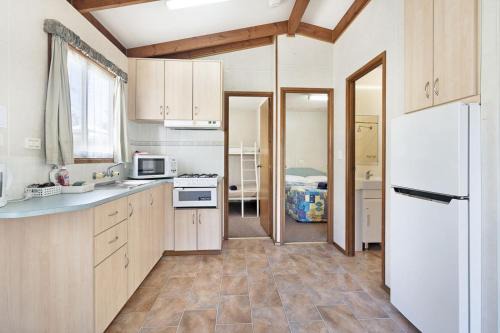 South Maitland Hotel | Coachstop Caravan Park