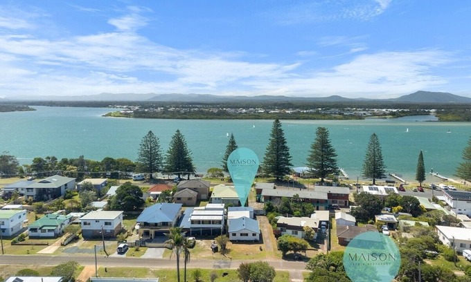 Manning Point House | Coastal Abode in the Heart of Manning Point