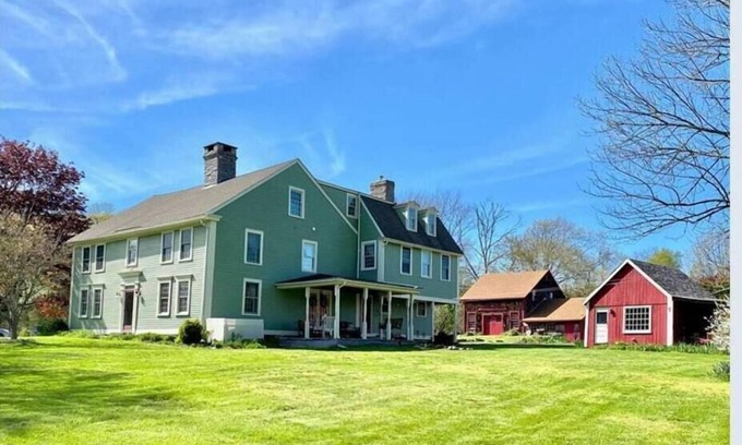 North Stonington House | Coastal Antique farmhouse