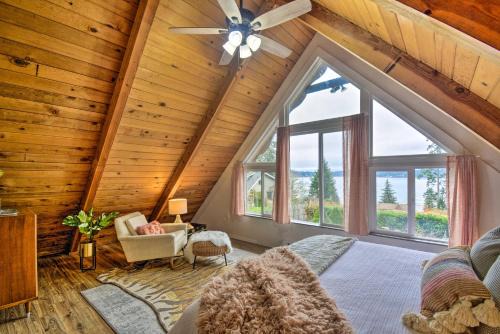Allyn-Grapeview House | Coastal Cabin with Puget Sound and Rainier Views!