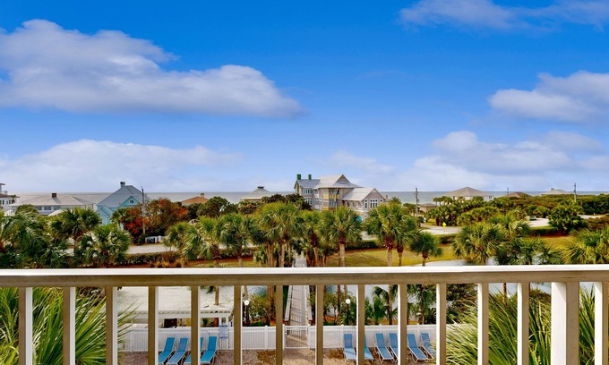 Gulf Place Condo | Coastal condo with free WiFi, on-site pool & hot tub - close to the Gulf sands