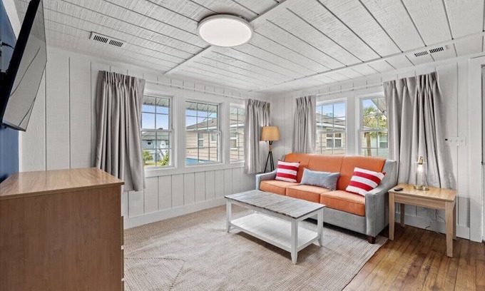 Crescent Beach Apartment | Coastal Escape 3BR Condo w Porch Steps to Sand