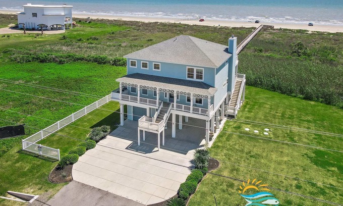 Galveston House | Coastal Euphoria Beachfront Jacuzzi Pet Friendly