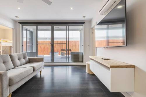 Bonbeach House | Coastal Getaway with Parking and Steps from the Beach