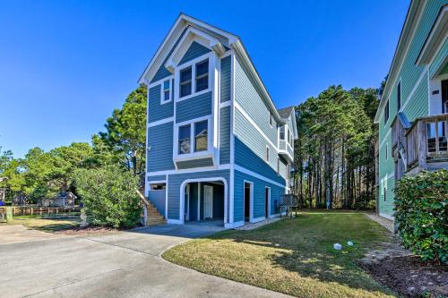 Corolla Light Apartment | Coastal Home with Community Pool Less Than 2 Miles to Beach!