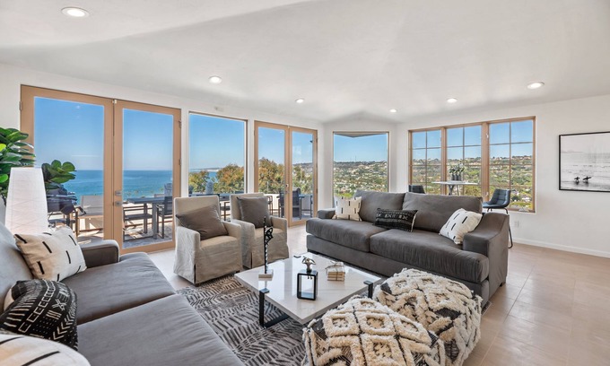 Country Club House | Coastal Lookout: 4BR Luxury Home w/Beautiful Patio & Jet Tub in La Jolla