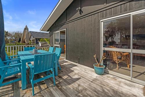 Papamoa Beach House | Coastal Oasis - Papamoa Beach Holiday Home