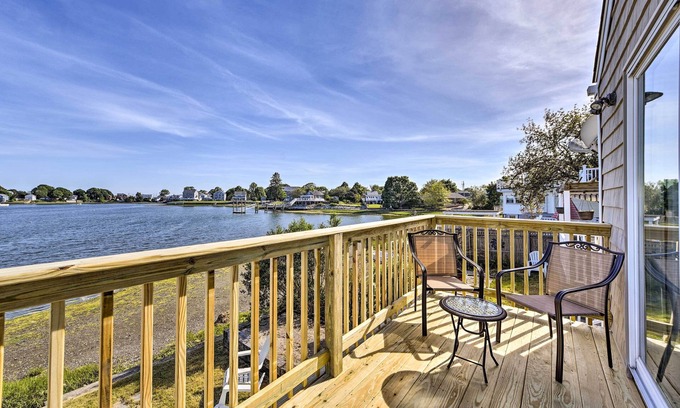Portsmouth House | Coastal Rhode Island Home w/Kayaks, Deck & Grill!