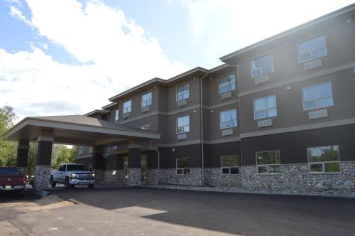 Maple Creek Hotel | Cobble Creek Lodge