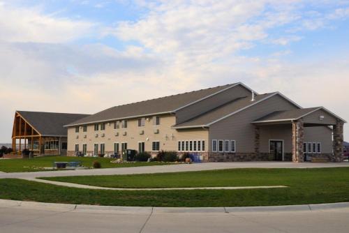 Lake View Hotel | Cobblestone Inn & Suites - Lake View