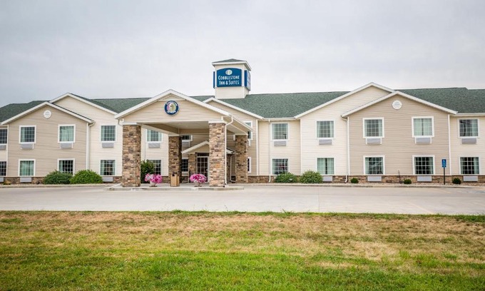 Winterset Hotel | Cobblestone Inn & Suites-Winterset
