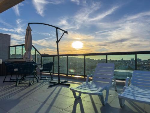 Centro Apartment | Cobertura 3 Suítes com Piscina e Churrasqueira Privativas, VISTA MAR e Pôr do Sol - 50m da Praia, Condomínio com Sauna e Academia