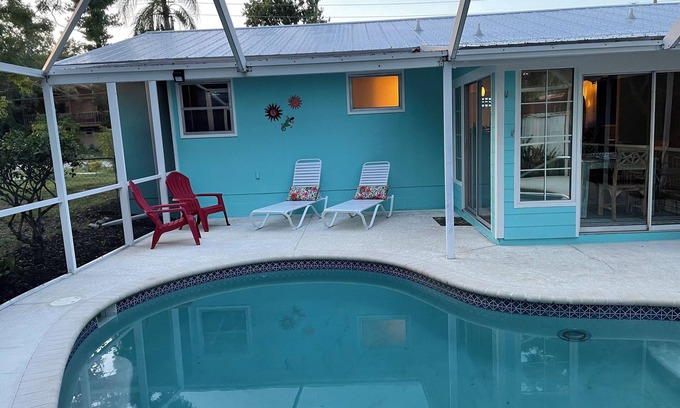 Laurel House | Coco NoKo cozy beach cottage + Swimming pool! Golf cart and pet friendly!