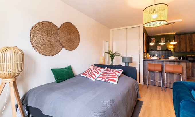 Chevilly-Larue Apartment | Cocon Coloré - Studio pour 2, 30min de Paris