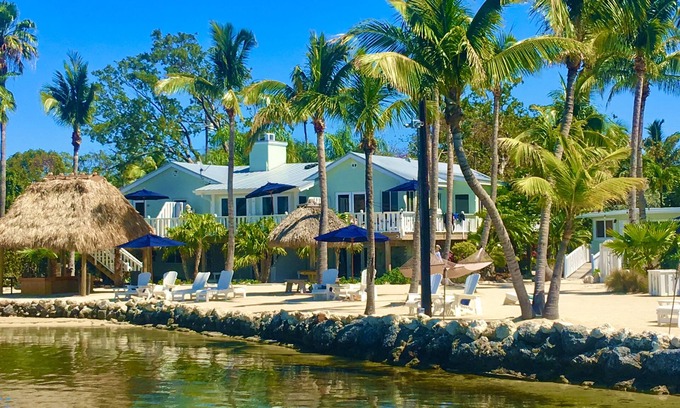 Tavernier Hotel | Coconut Palm Inn