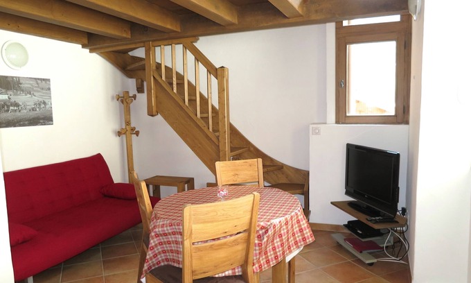 Pralognan-la-Vanoise Apartment | Cocooning at the foot of the slopes! Adorable little apartment of 2015 in the center
