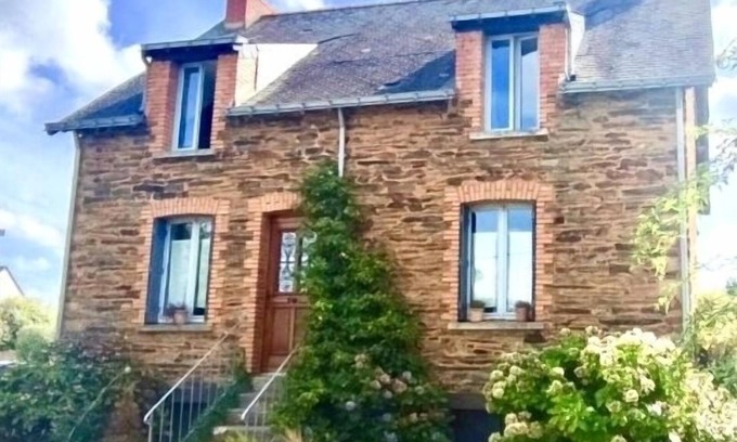 Guemene-Penfao House | Cocooning stone house