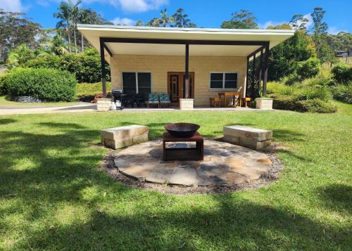 Lowanna Apartment | Coffs Coast Mountain Retreat