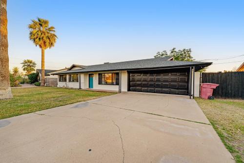 South Scottsdale House | Cold Drinks Hot Nights