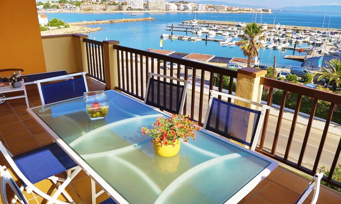 L'Escala Apartment | Colette: Apartment with swimming pool and view