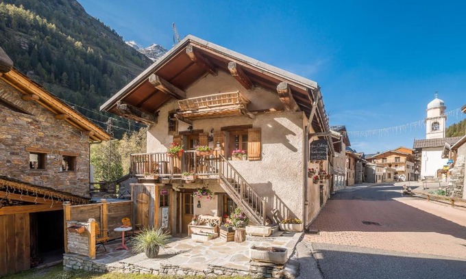 Les Brevieres Ski Chalet | Colettine