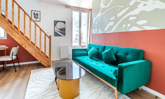 Bagnolet Apartment | Colorful apartment 5 minutes from Paris