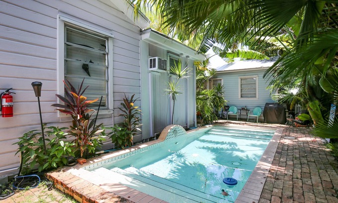 Historic Seaport Cottage | Colorful cottage w/shared pool, central AC, washer/dryer