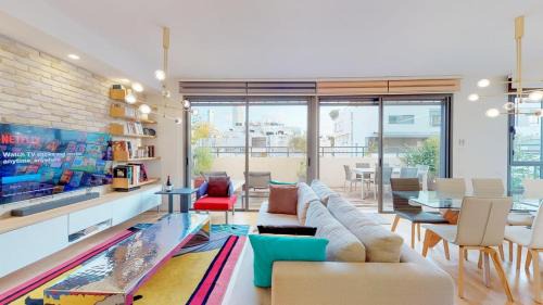 Tel Aviv City Center Apartment | Colorful Shenkin 3-BR by HolyGuest