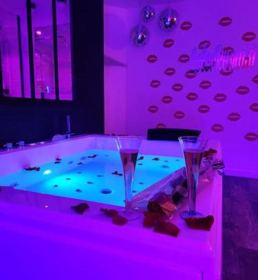 Rouffiac-Tolosan Apartment | Colorroom31 - Nuit insolite - Spa - Tantra - Love room