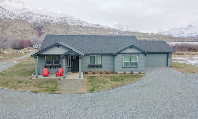 Orondo House | Columbia River Retreat 5 mins from Chelan!
