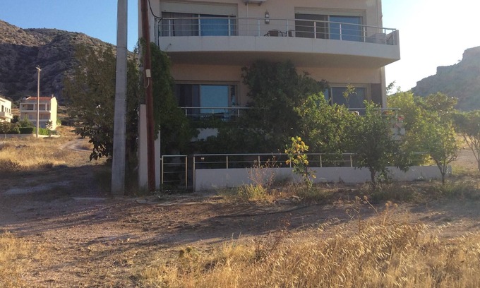 Charakas Apartment | Combines acquaintance of Athens and holidays by the sea (00000333324)