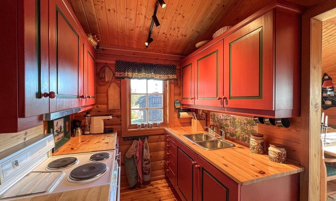 Sjusjoen House | Come and relax in this holiday home with good hiking opportunities.