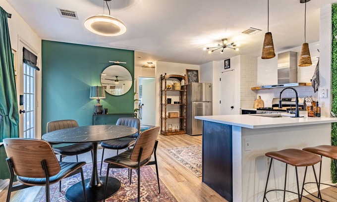 Briarcreek House | Come enjoy "atx vibes" but with the space and serenity of Manor
