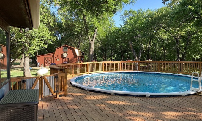 Pecan Acres Cabin | Come explore our Rustic cabin, & trails!