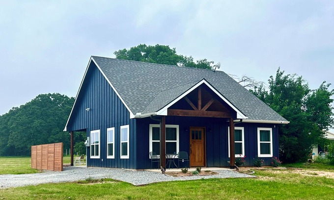 Gober House | Come stay at Two Lakes Cottage just minutes away from Bois d’Arc Lake